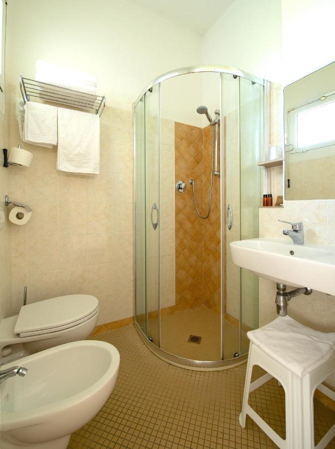 Hotel Baltic Чезенатико Екстериор снимка