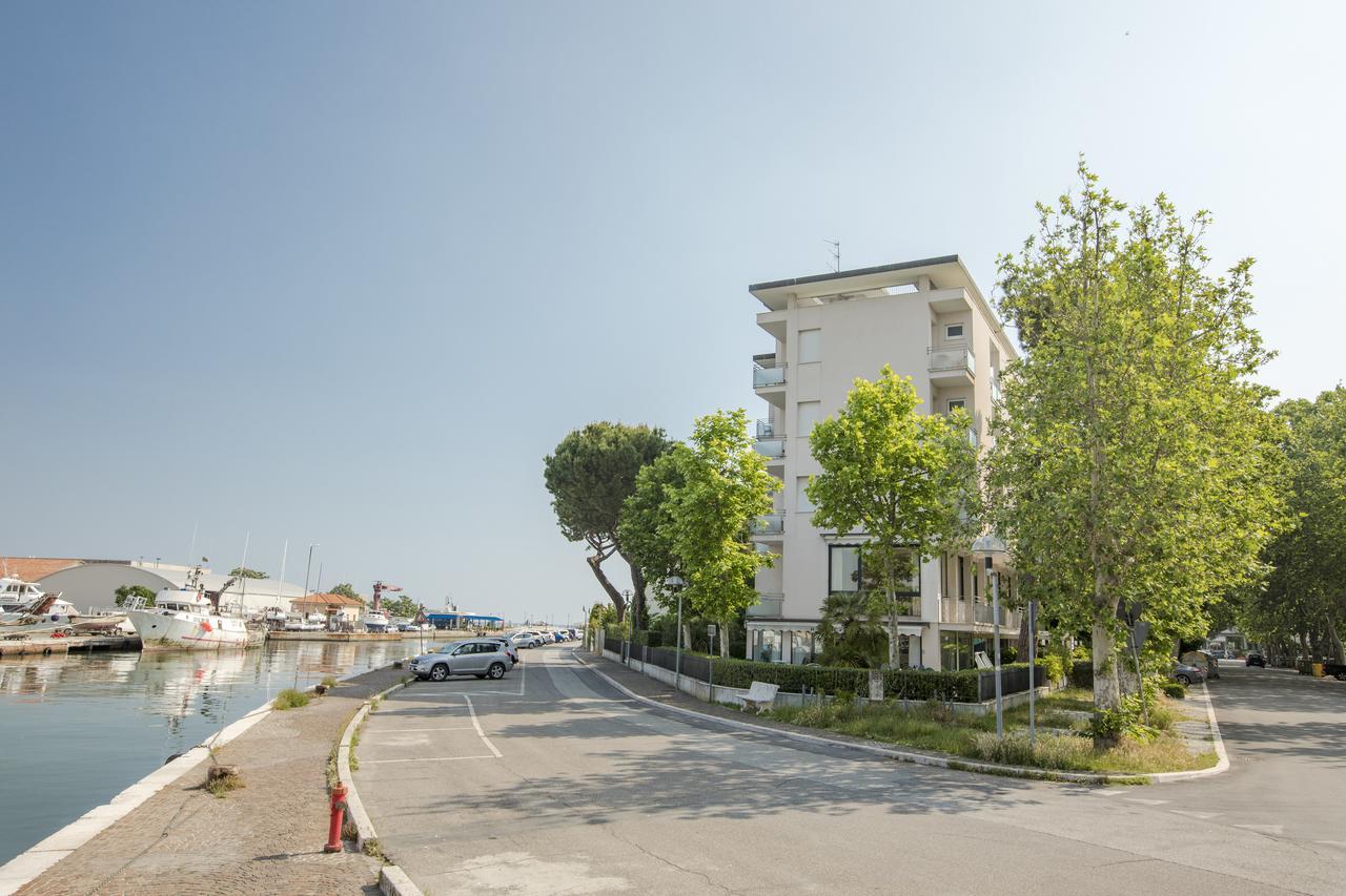 Hotel Baltic Чезенатико Екстериор снимка